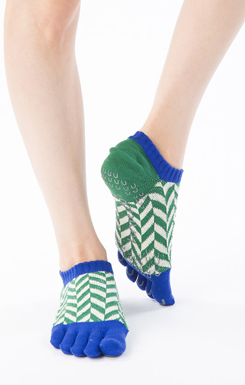 4300 yoga grip toe socks pilated green blue
