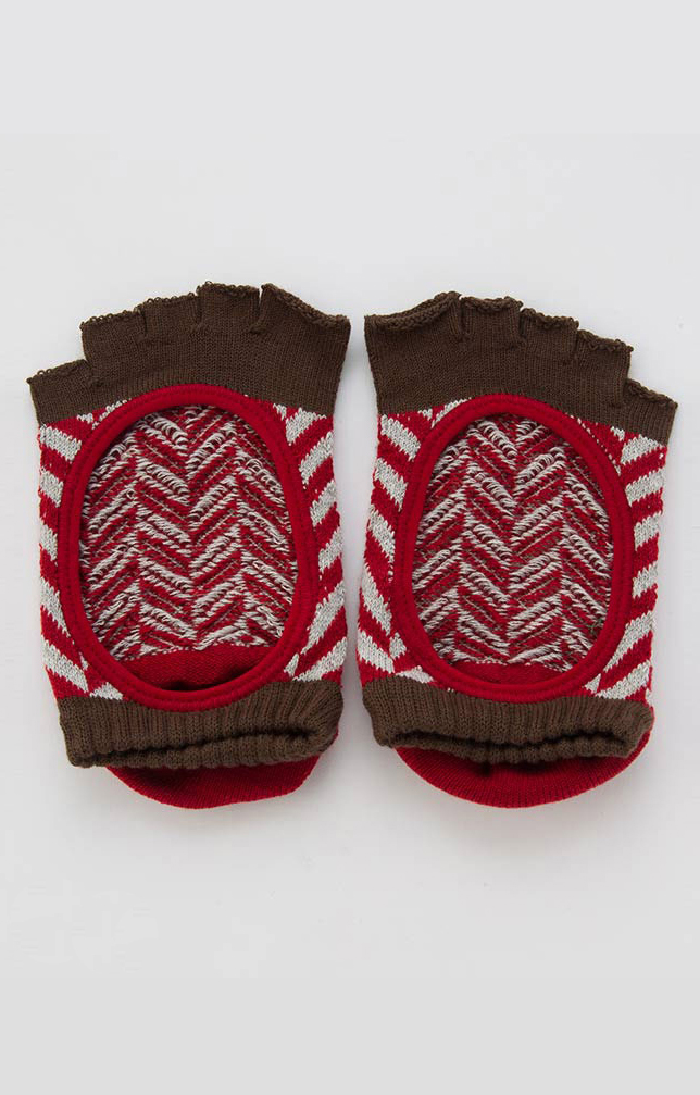 4296 red brown grip toe socks